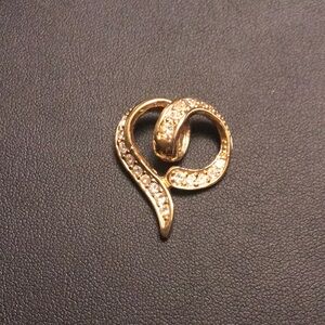 Elegant Gold Heart Pendant 10kt